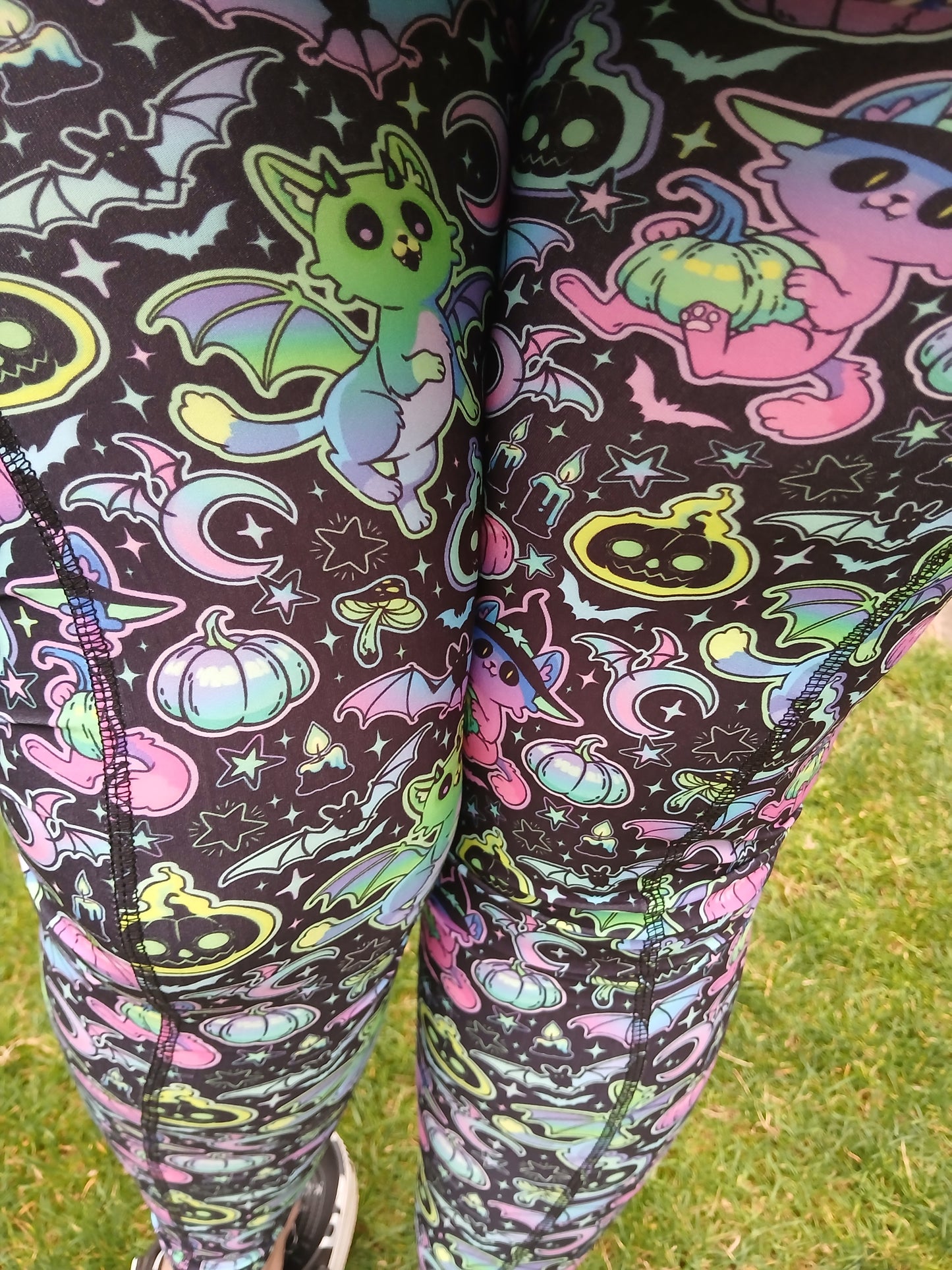 Neon bat kitty - Pockets