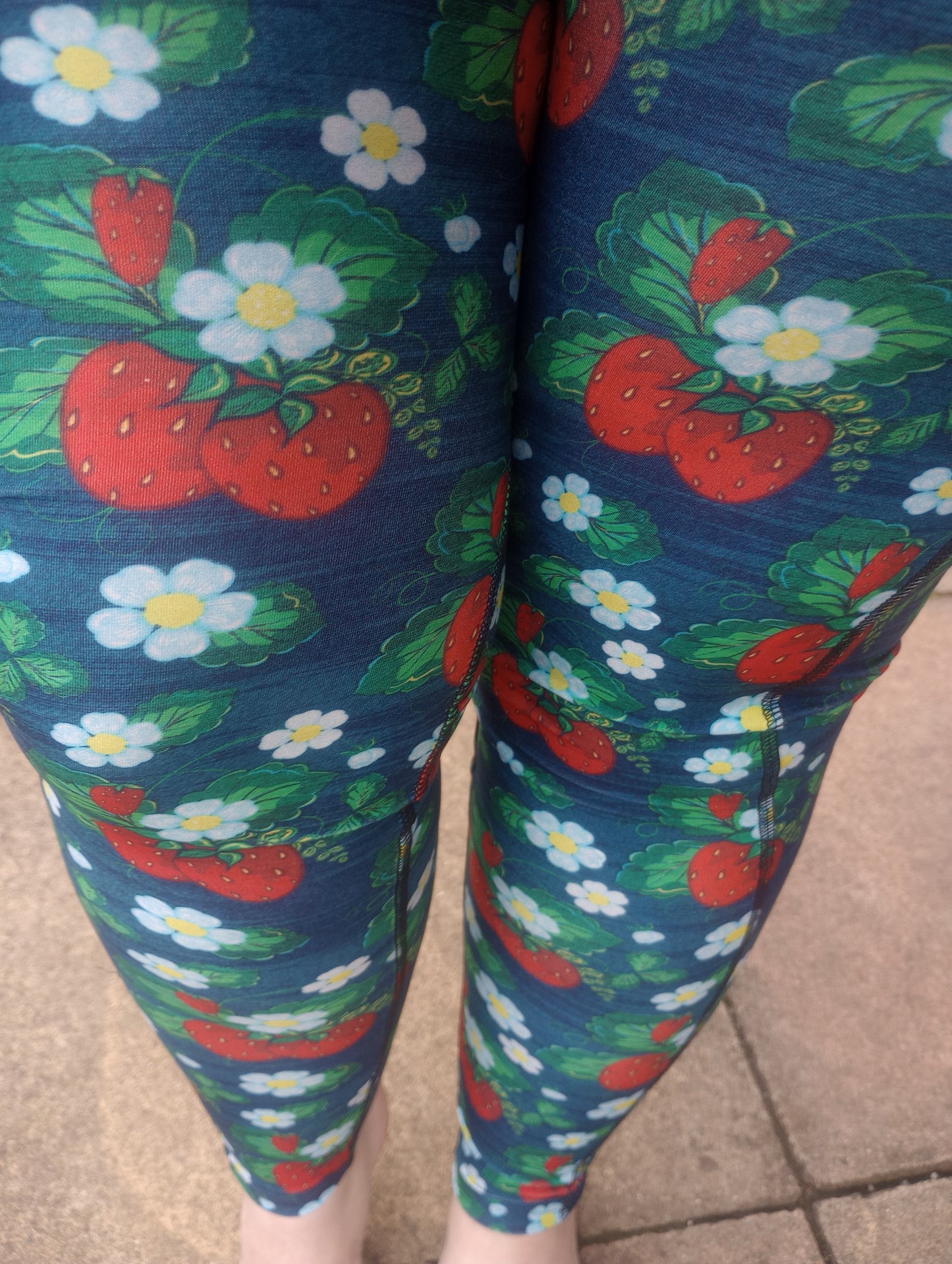 Strawberries on denim effect yoga leggings POCKETS